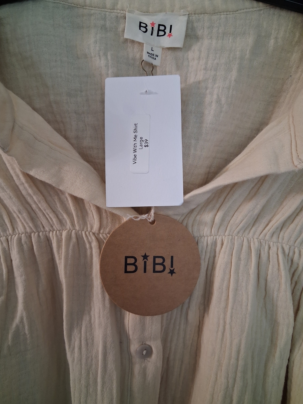 BiBi Cream Textured Button-Down Blouse with Ruffle Detail - Like new - No tags - Picture 2 of 6